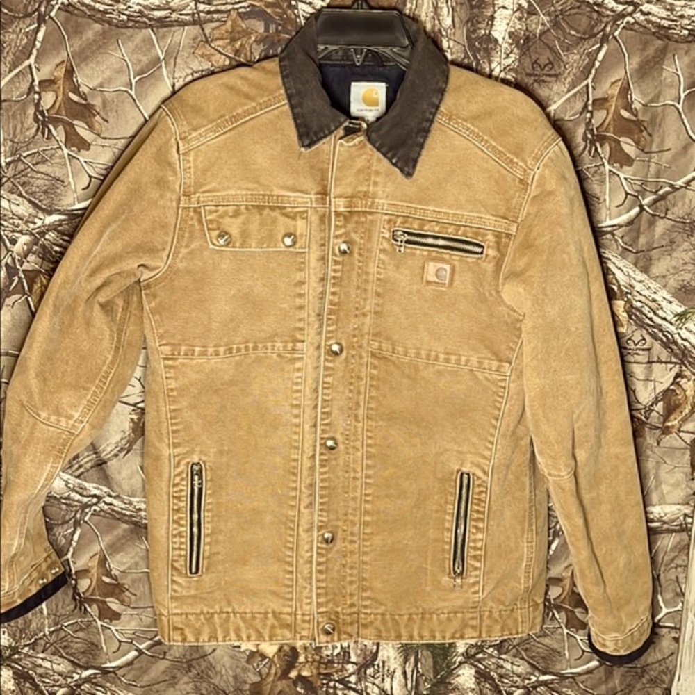 Carharrt Canvas Heavy Weight Quilted Coat. Button up closure.  Size Small